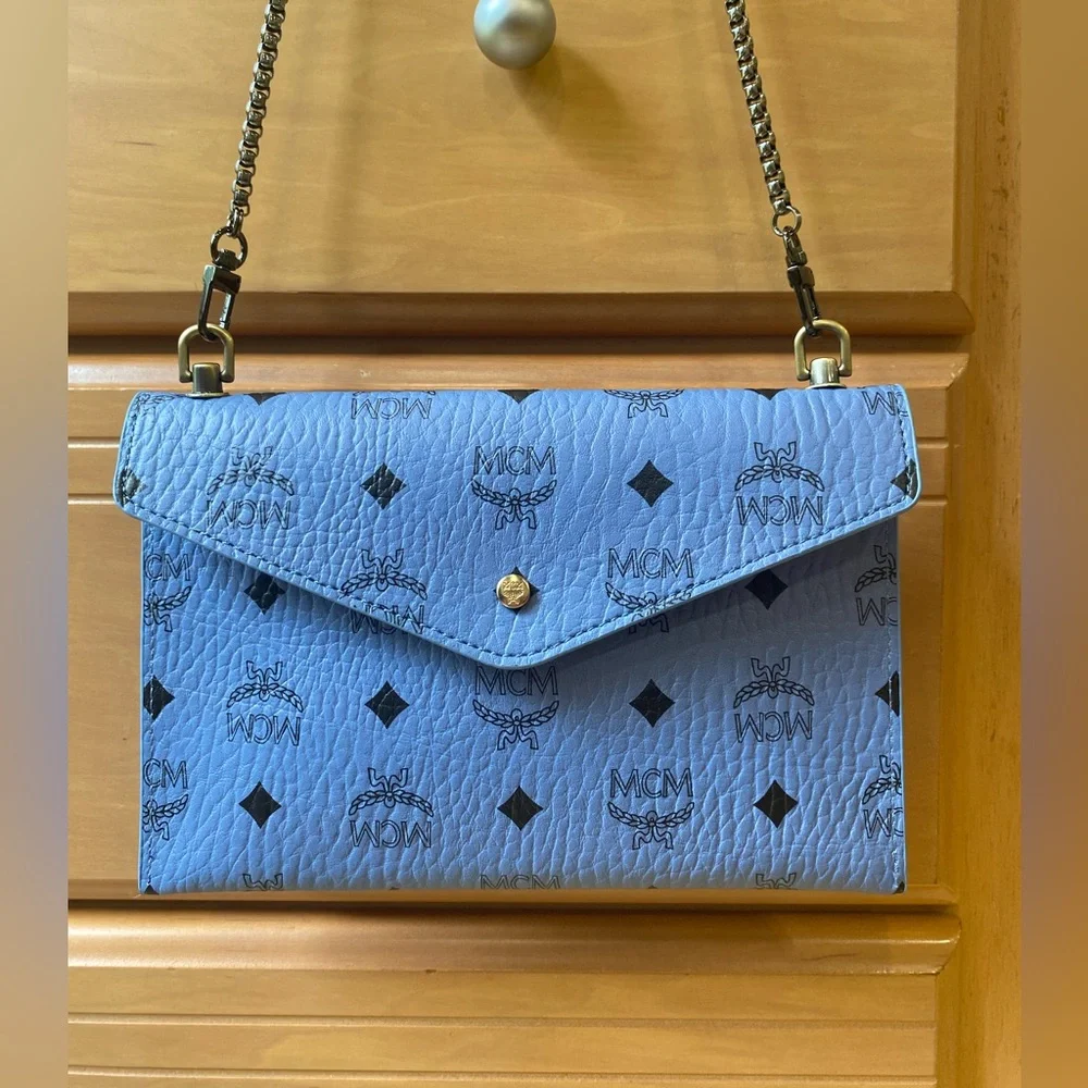 MCM powder blue beauty bag converted into a crossbody bag - Picture 6 of 11